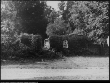 Strabla, mur pałacowy