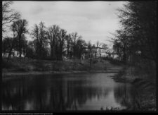 Ciechanowiec, widok na ogr&oacute;d i pałac