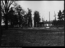 Ciechanowiec, brama pałacowa