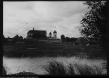 Tykocin, widok na kościół od strony Narwi