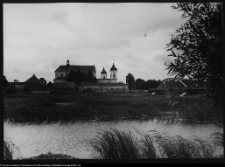 Tykocin, widok na kościół od strony Narwi