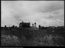 Tykocin, widok na kościół od strony Narwi