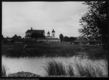 Tykocin, widok na kościół od strony Narwi
