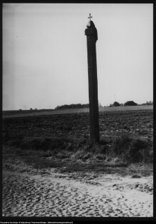 Jaminy, krzyż przy kapliczce