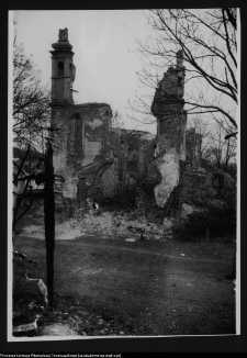 Mielnik, ruiny gotyckiego kościoła Świętej Tr&oacute;jcy