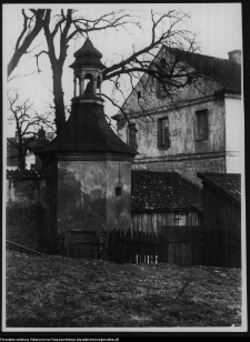 Białystok, baszta ogrodzenia kościoła p.w. Wniebowzięcia Najświętszej Maryi Panny