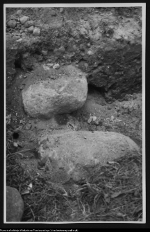 Białystok, odgruzowanie murków na dziedzińcu wstępnym przy Pałacu Branickich