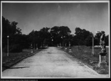 Białystok, aleja z rzeźbami w ogrodzie Branickich